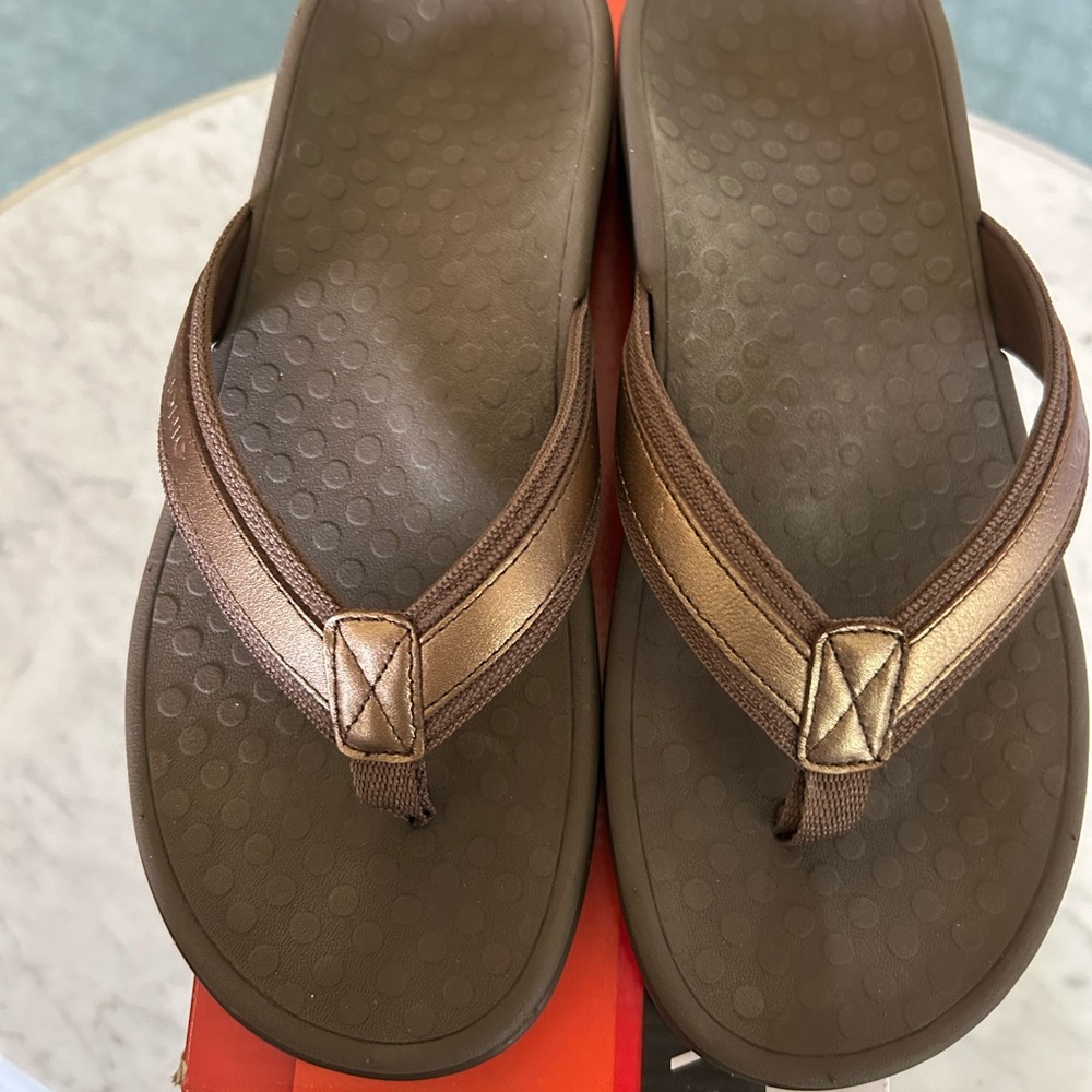 Vionic Brown Flip Flops